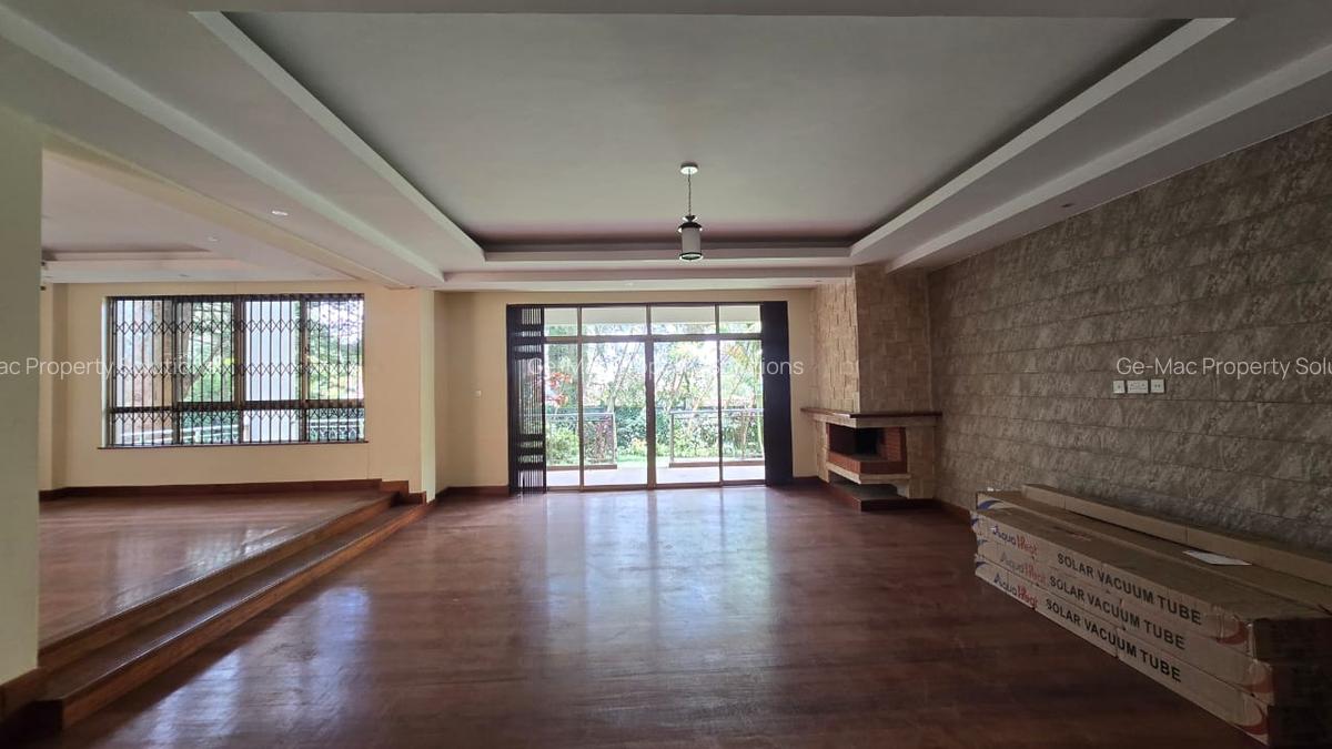 5 Bed House with En Suite in Lavington - 12