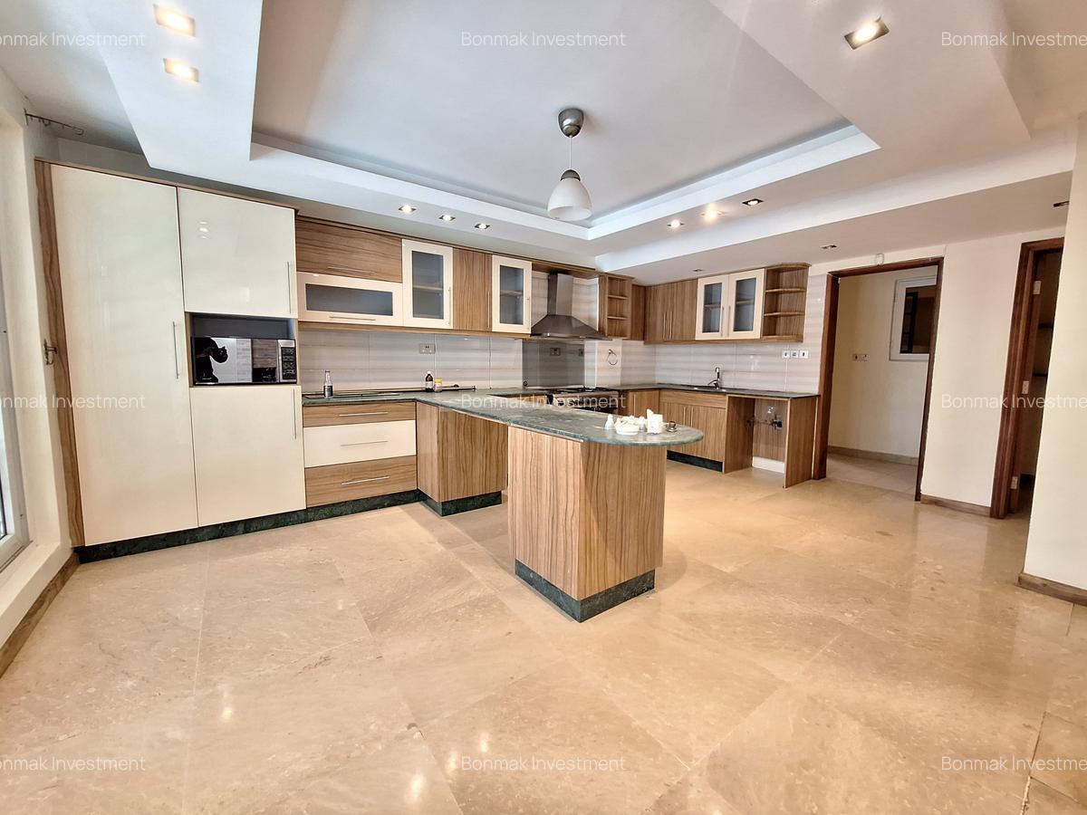 5 Bed Townhouse with En Suite at Lavington Green - 5