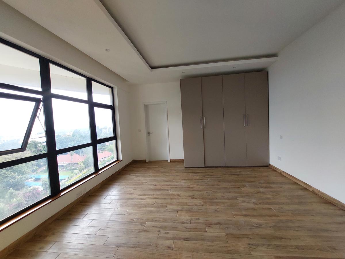 4 Bed Apartment with En Suite at Riverside Drive - 19