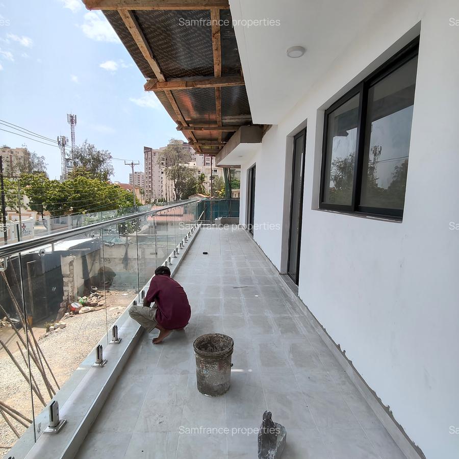 Serviced 2 Bed Apartment with En Suite at 2 Avanue - 8