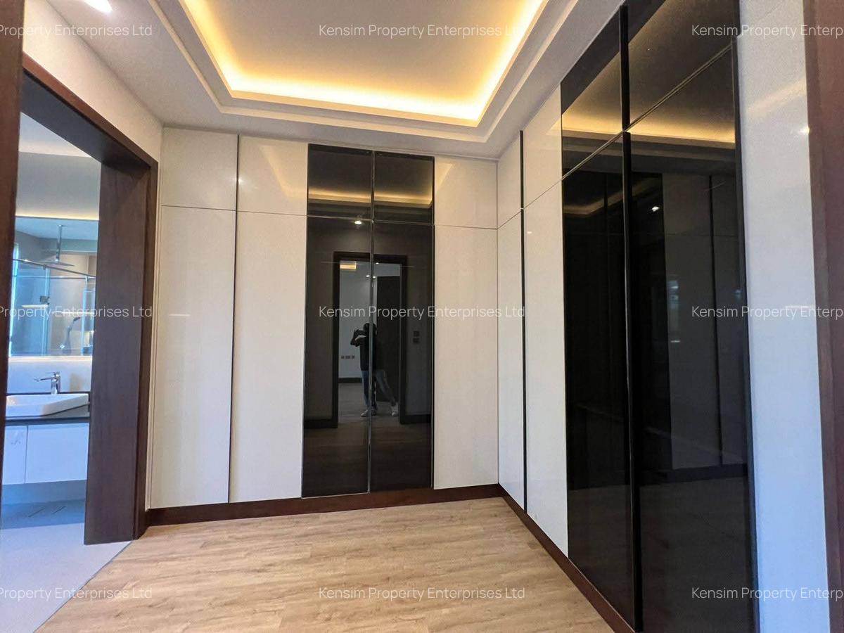 5 Bed Townhouse with En Suite in Spring Valley - 3
