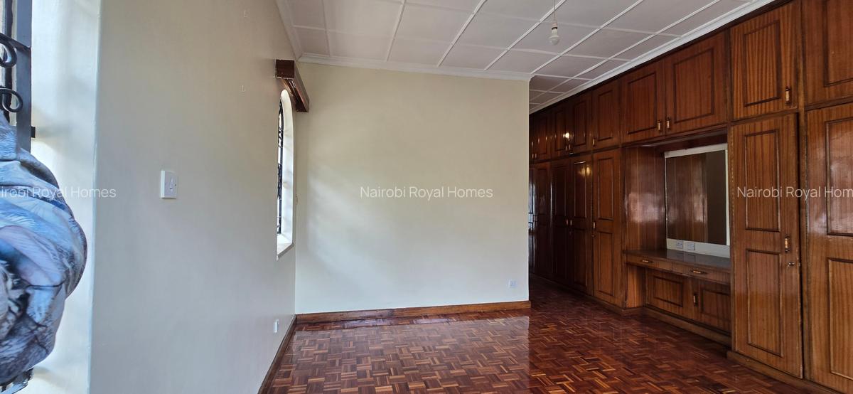 5 Bed Townhouse with En Suite at Nyari Close - 13