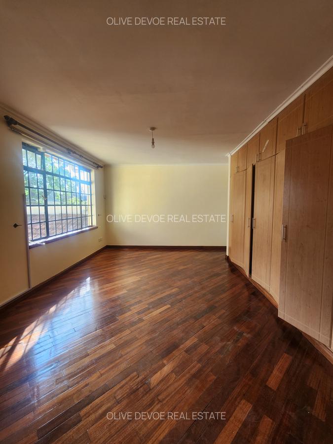 4 Bed Townhouse with En Suite in Lavington - 10