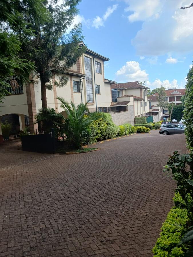 4 Bed Townhouse with En Suite at Hatheru Road - 1