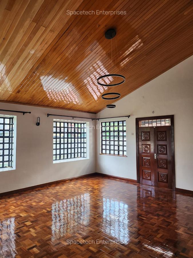 4 Bed House with En Suite in Lavington - 15