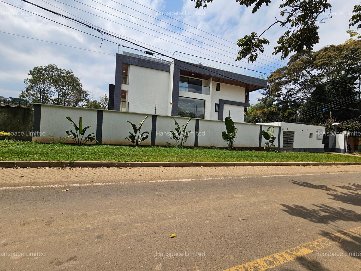 5 Bed Villa with En Suite in Lavington - 3