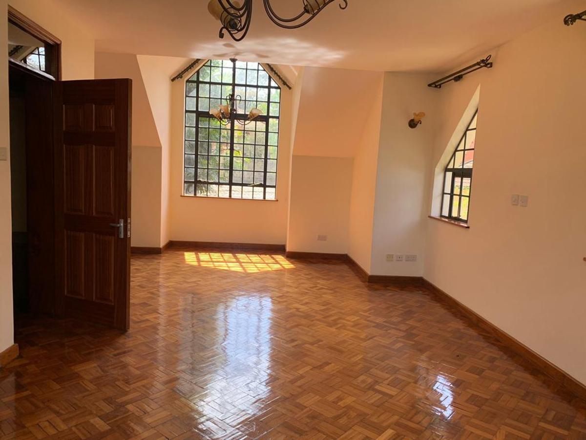 4 Bed Townhouse with En Suite in Lavington - 14