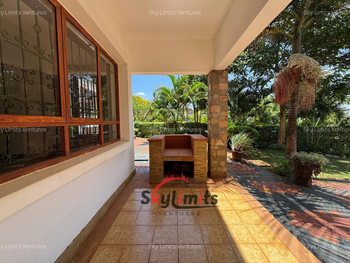 5 Bed Villa with En Suite in Runda - 8