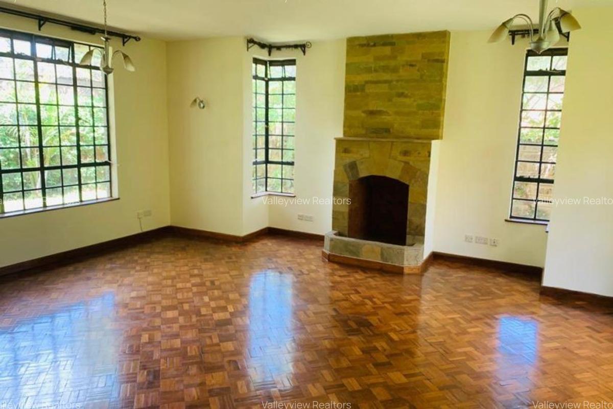 4 Bed Townhouse with En Suite at Lavington - 2
