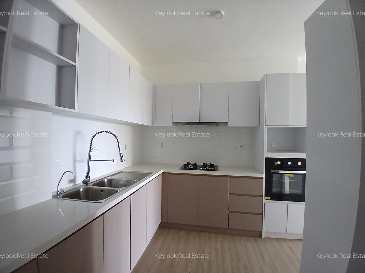 3 Bed Apartment with En Suite at Lavington - 8