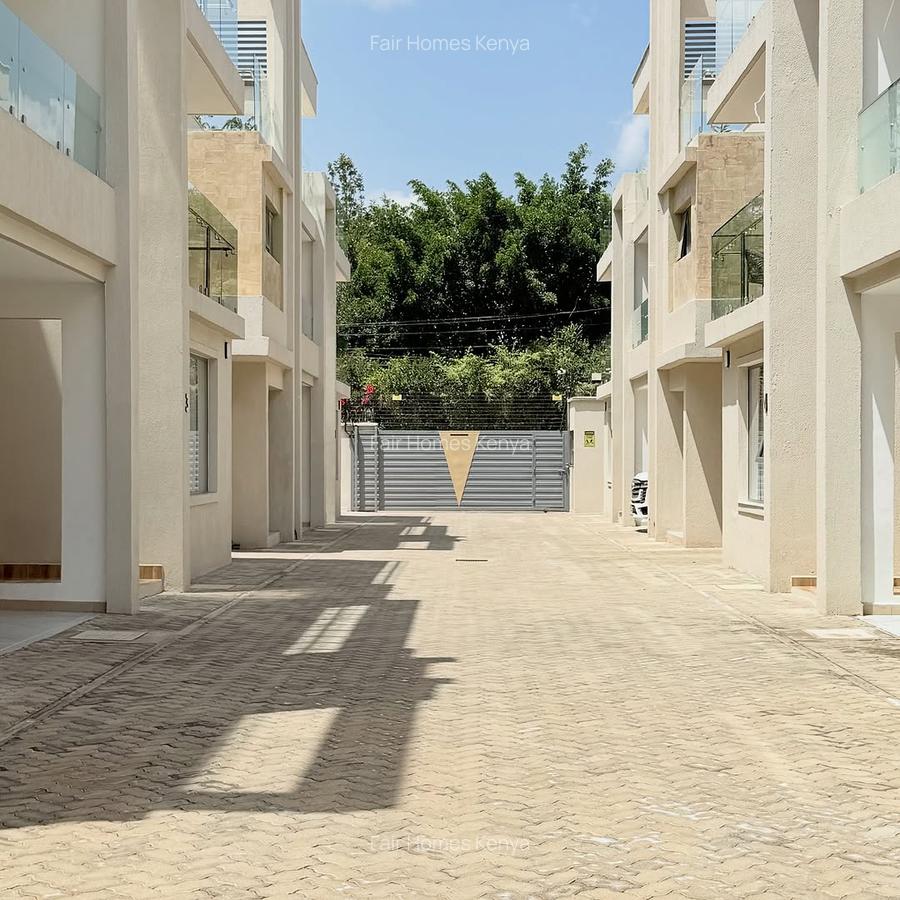 6 Bed Townhouse with En Suite at Lavington Green - 4