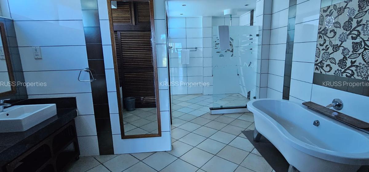 3 Bed Apartment with En Suite at As1684 - 8