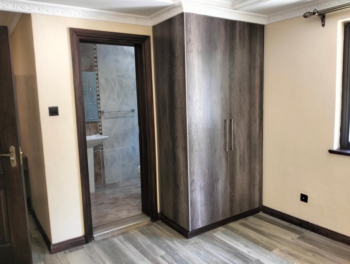 5 Bed Townhouse with En Suite in Lavington - 2