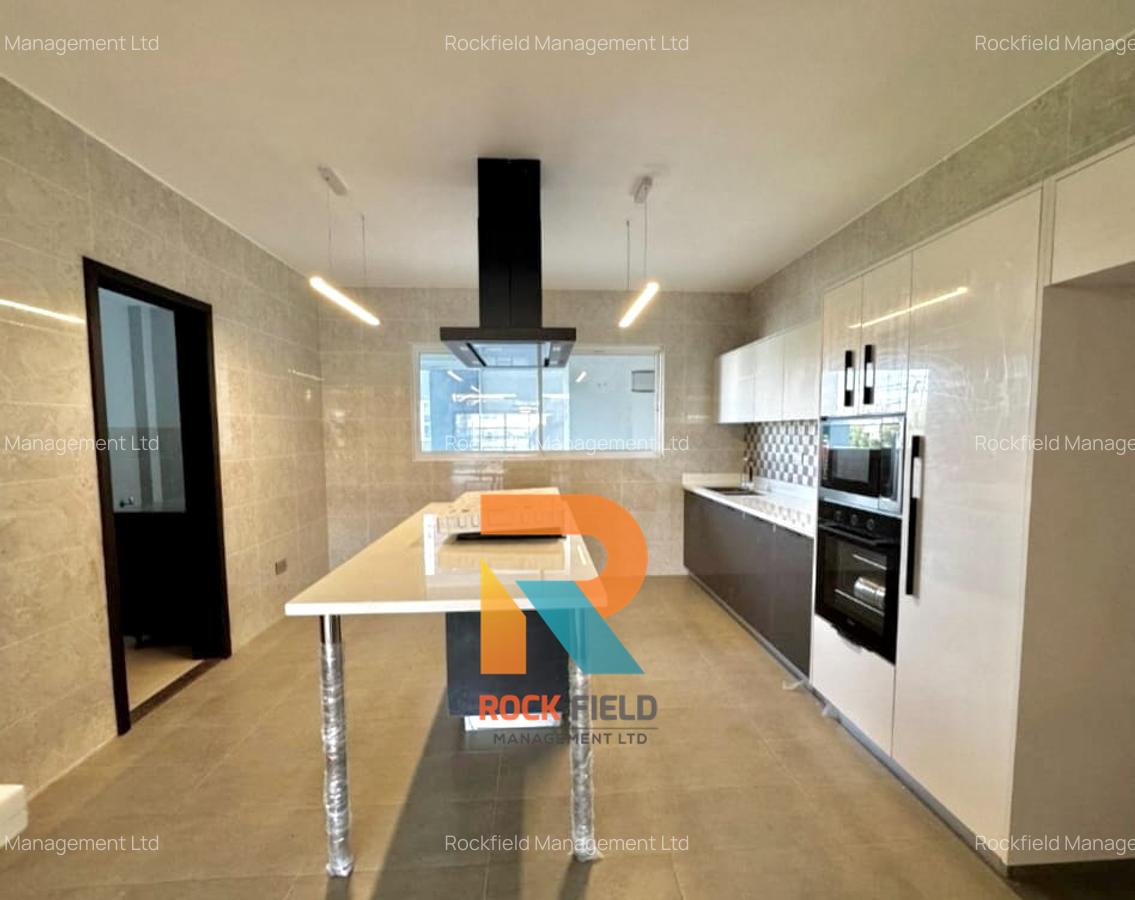 3 Bed Apartment with En Suite in Riverside - 3