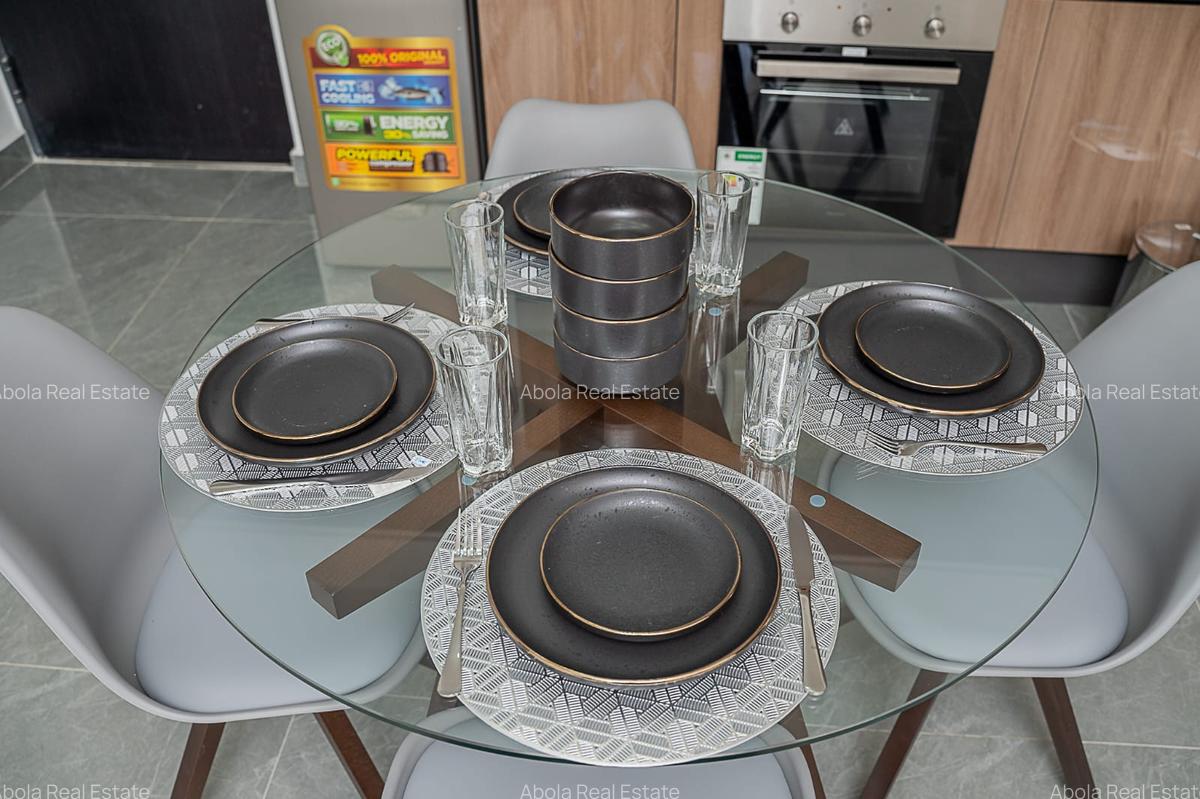 Serviced 2 Bed Apartment with En Suite in Riverside - 12