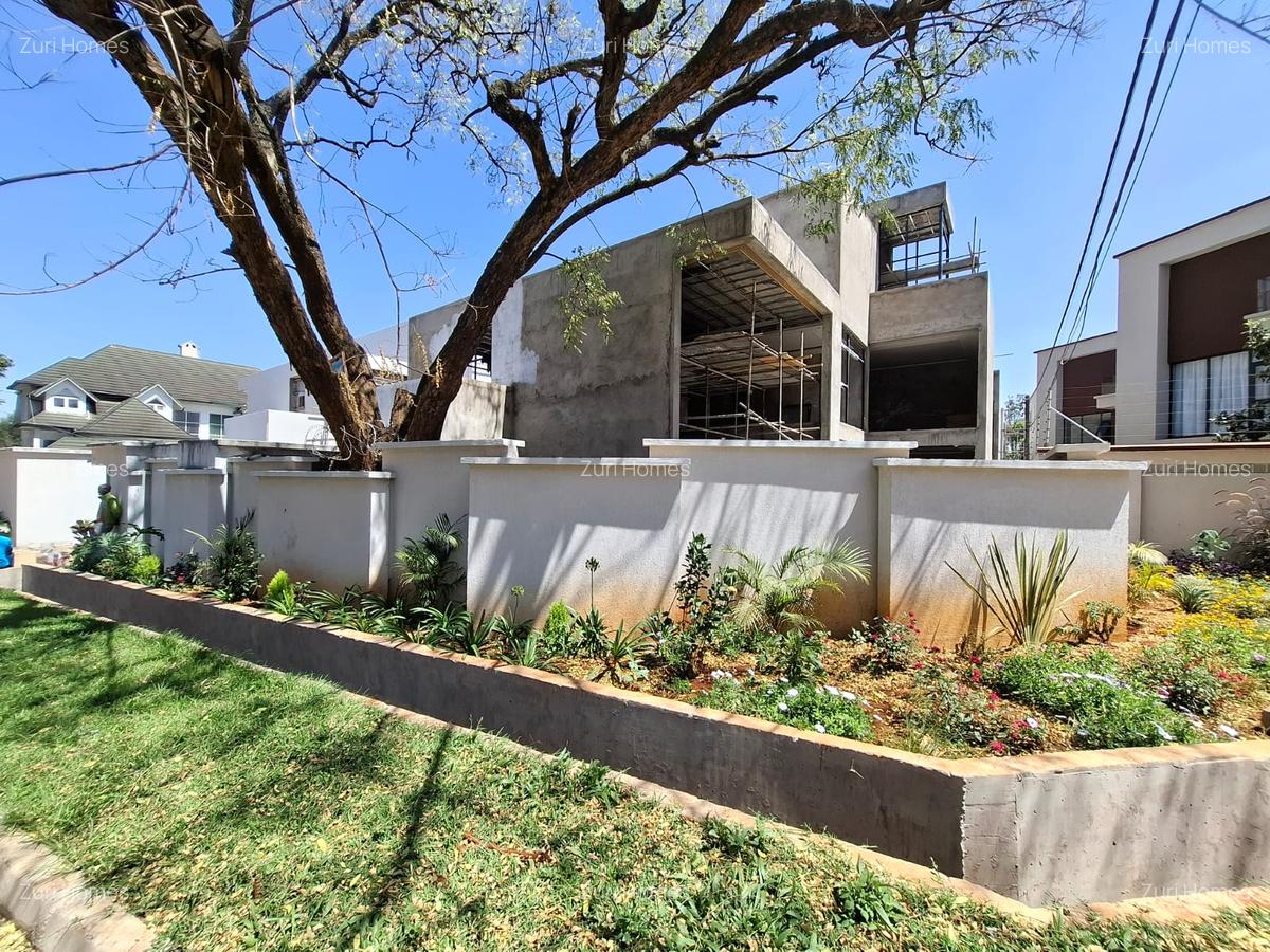 5 Bed Townhouse with En Suite in Lavington - 2