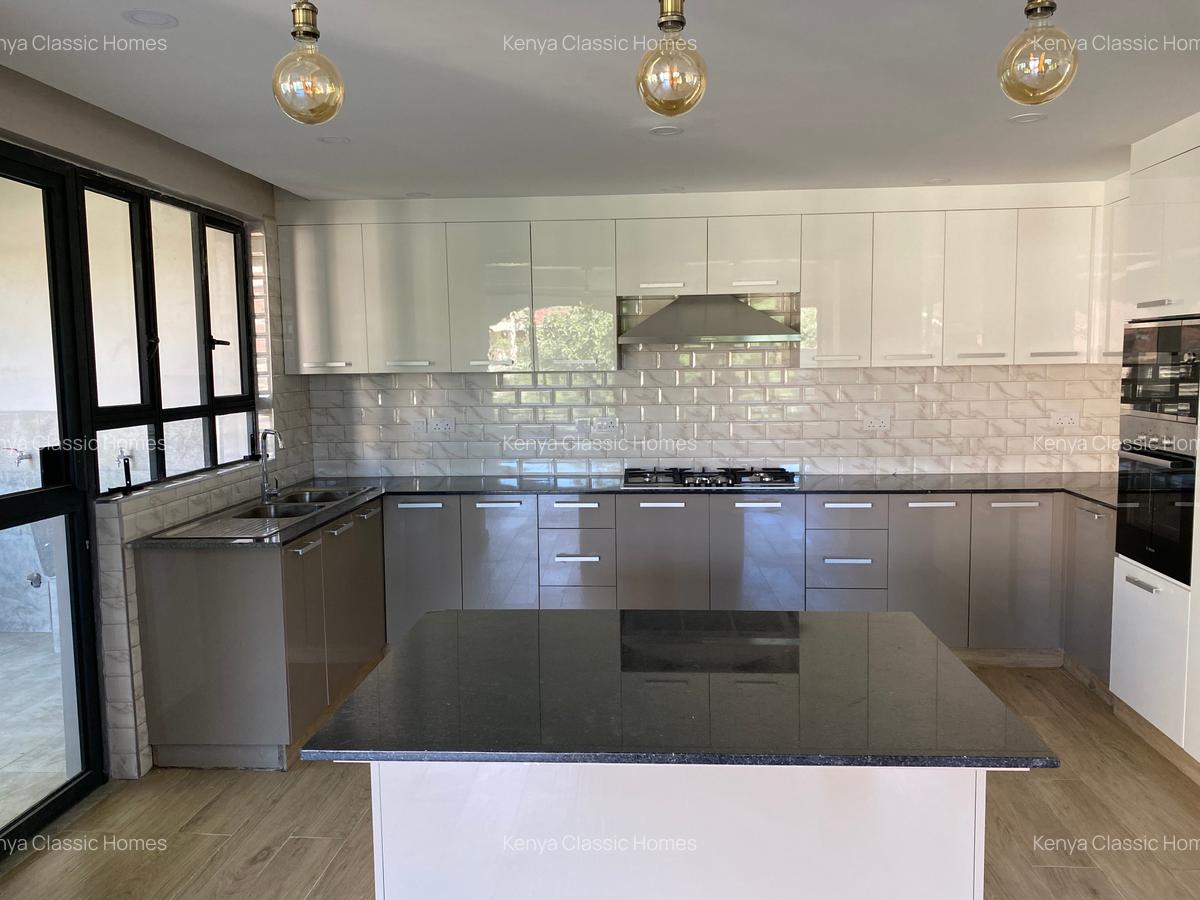 3 Bed Apartment with En Suite at Lavington - 7