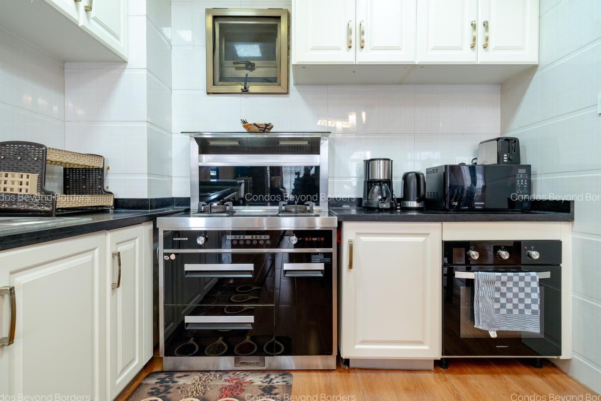 Serviced 2 Bed Apartment with En Suite at Turbo Road - 9