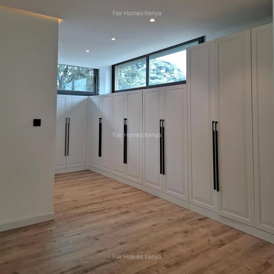 5 Bed Townhouse with En Suite at Chalbi Drive - 10