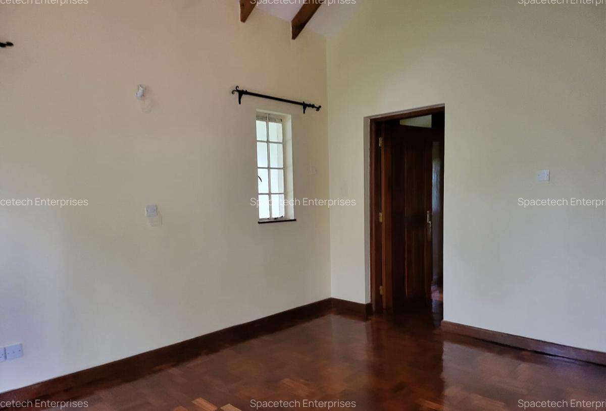 5 Bed House with En Suite in Rosslyn - 13