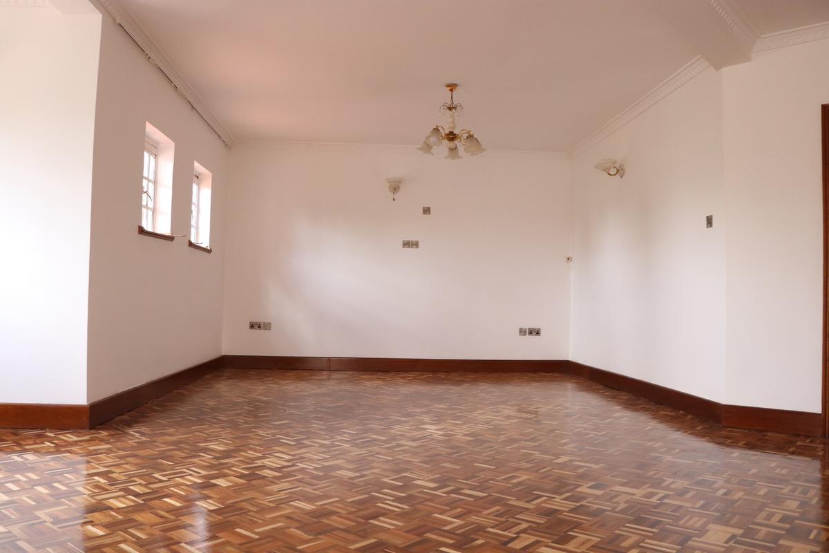 5 Bed House with En Suite in Runda - 10