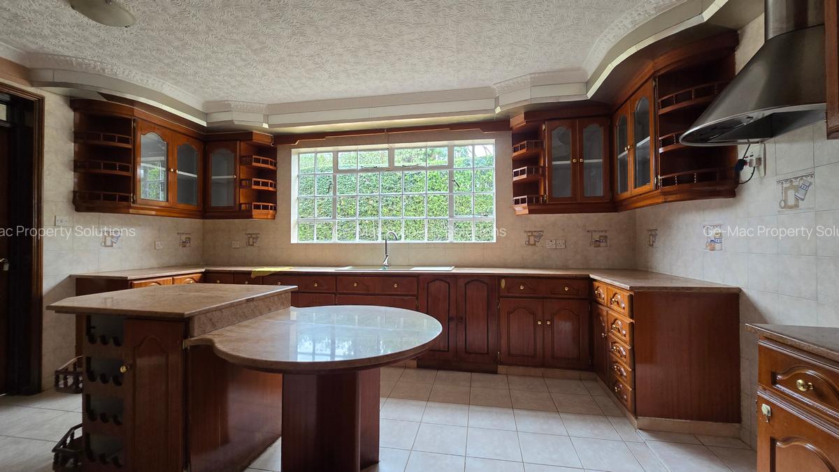 5 Bed House with En Suite in Runda - 7