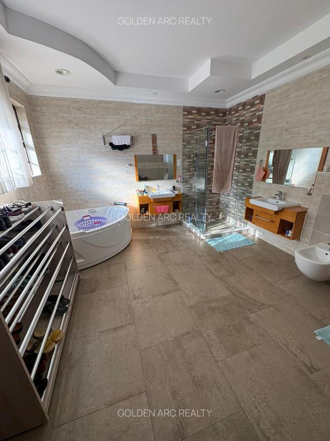 5 Bed Townhouse with En Suite in Karen - 19