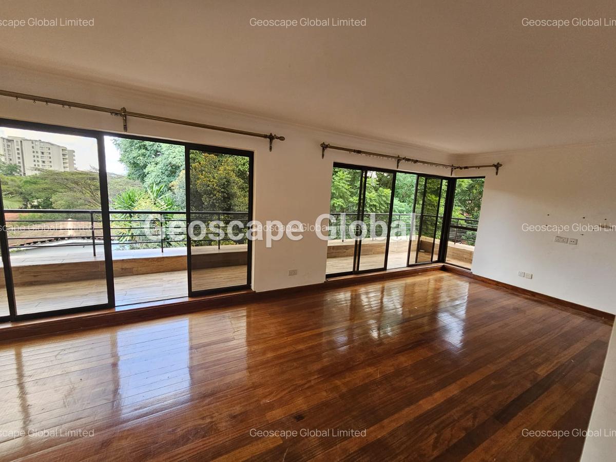 5 Bed House with En Suite in Lavington - 10