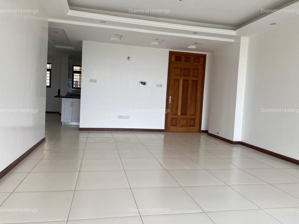 3 Bed Apartment with En Suite at Parklands - 4