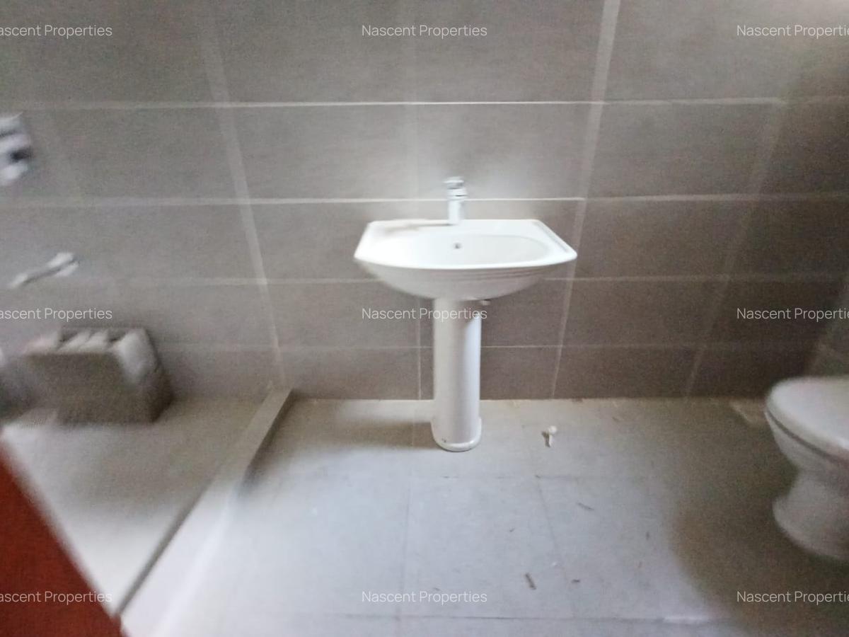 5 Bed Townhouse with En Suite in Lavington - 10