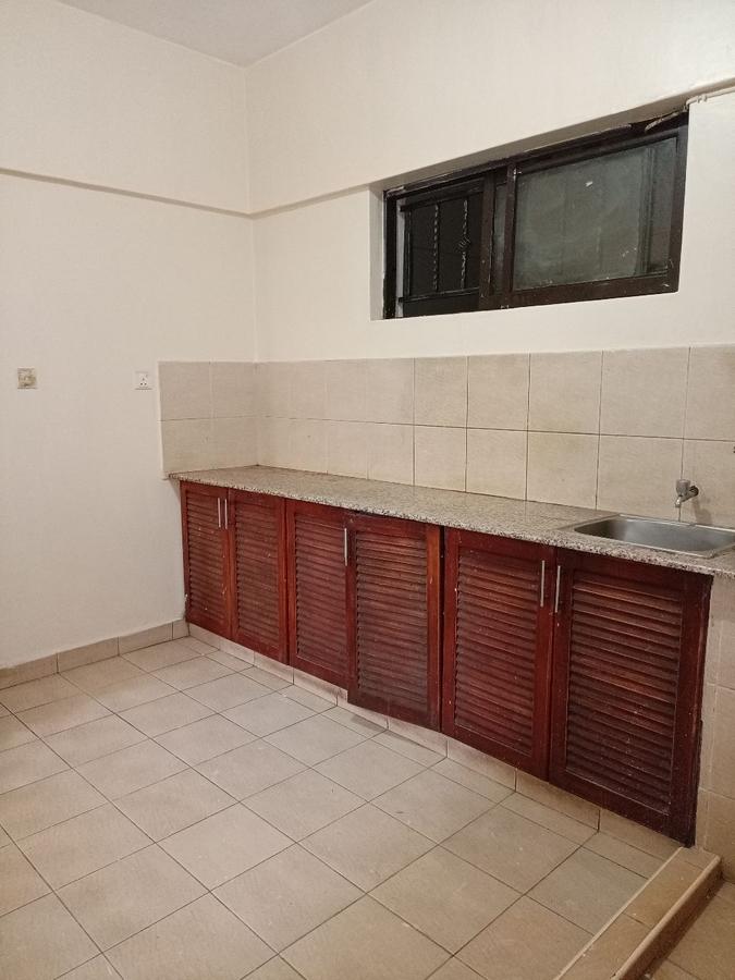 3 Bed Apartment with En Suite in Westlands Area - 12