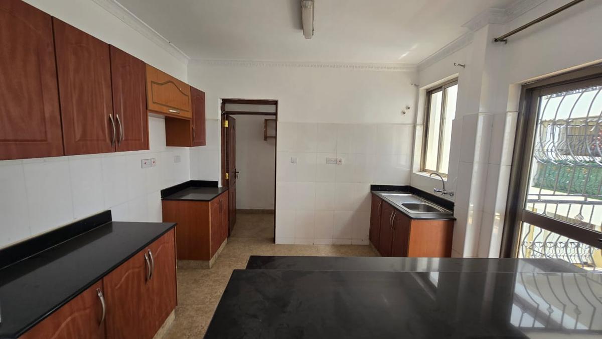 3 Bed Apartment with En Suite in Lavington - 2