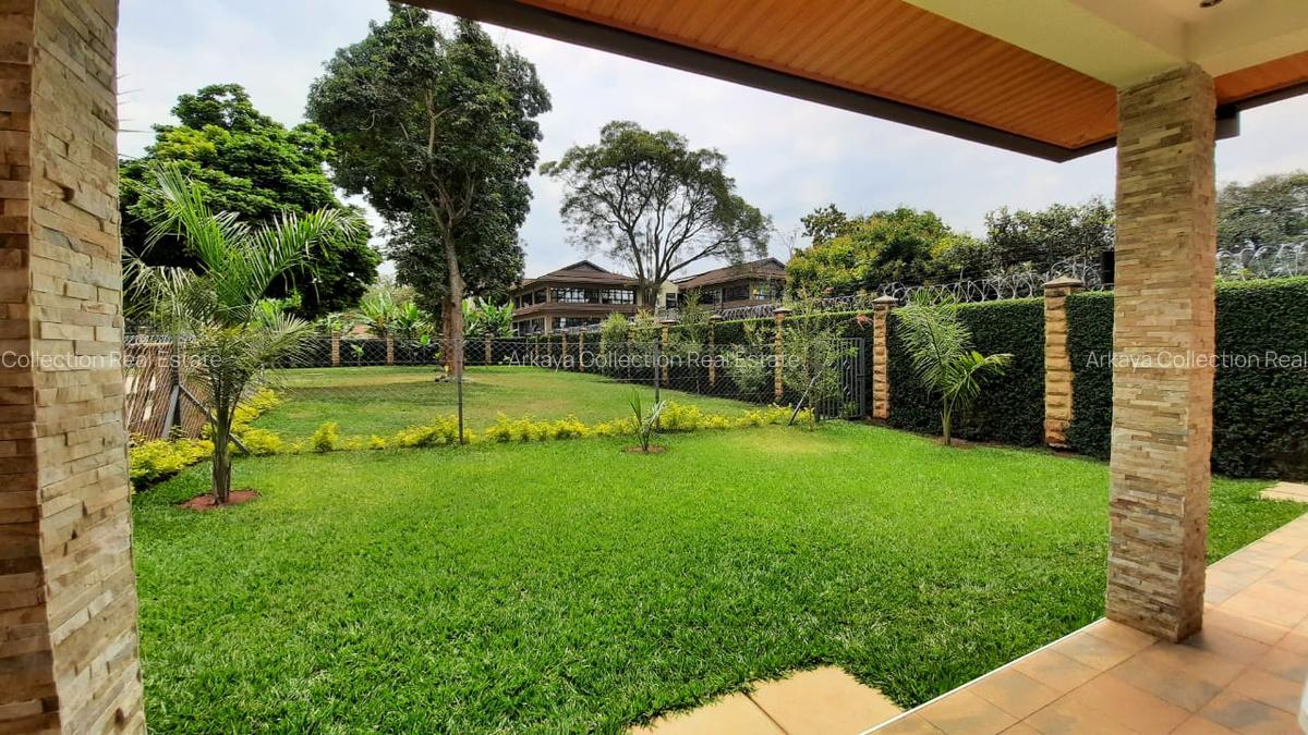 5 Bed House with En Suite in Lavington - 10