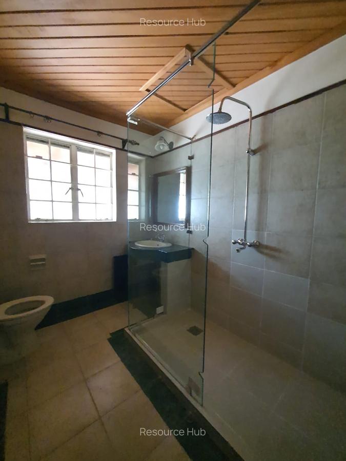 5 Bed Townhouse with En Suite at Karen - 16