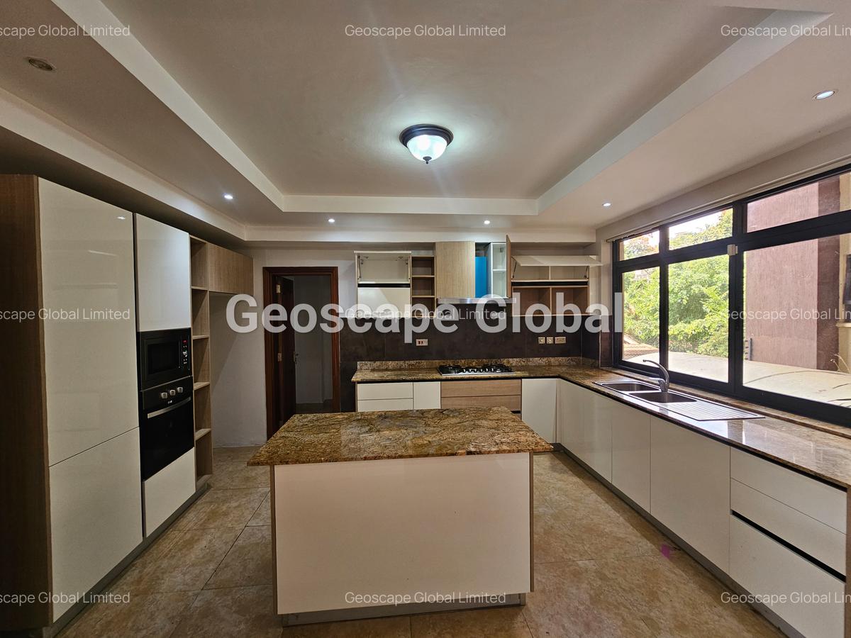 4 Bed Apartment with En Suite in Riverside - 13