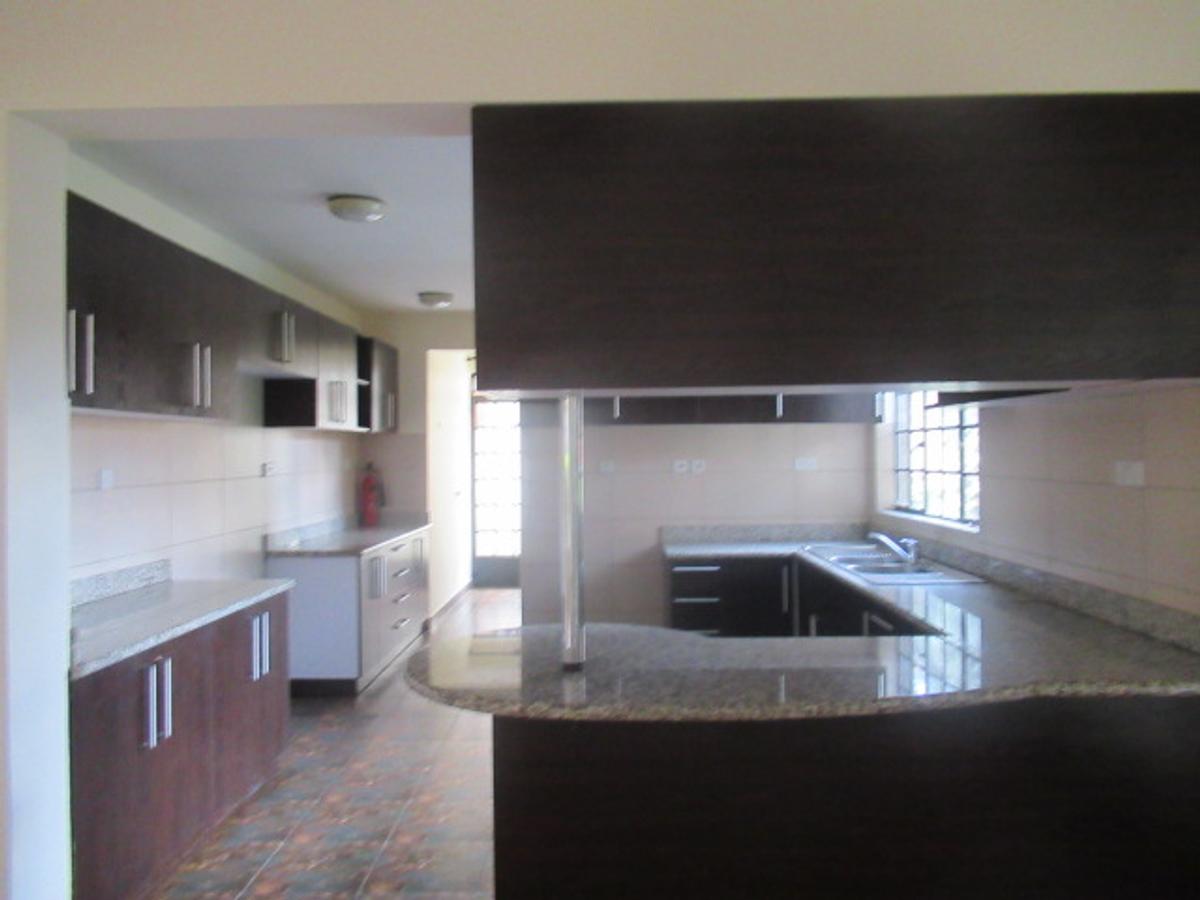 4 Bed Townhouse with En Suite at Lavington - 5