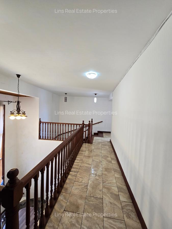 4 Bed Townhouse with En Suite in Kyuna - 12