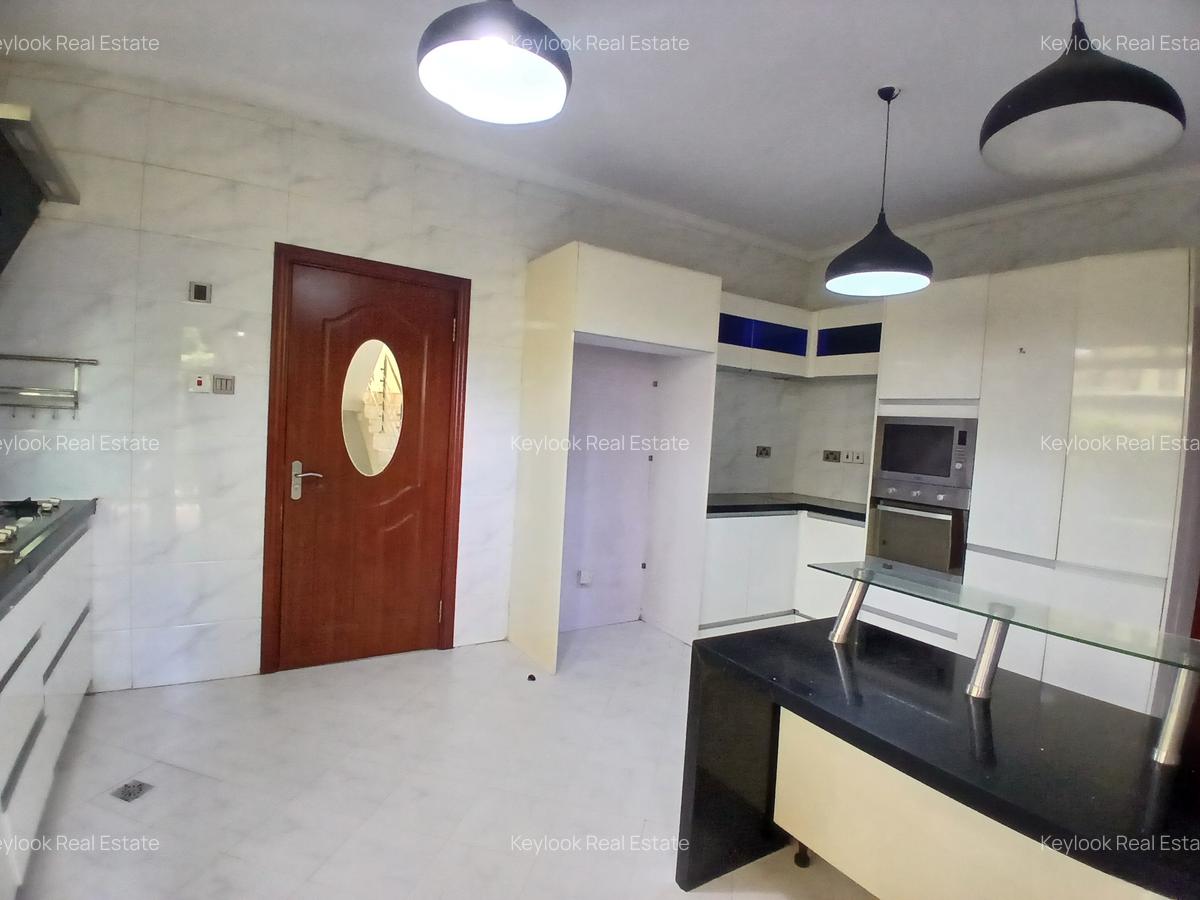 5 Bed Townhouse with En Suite at Lavington Green - 16