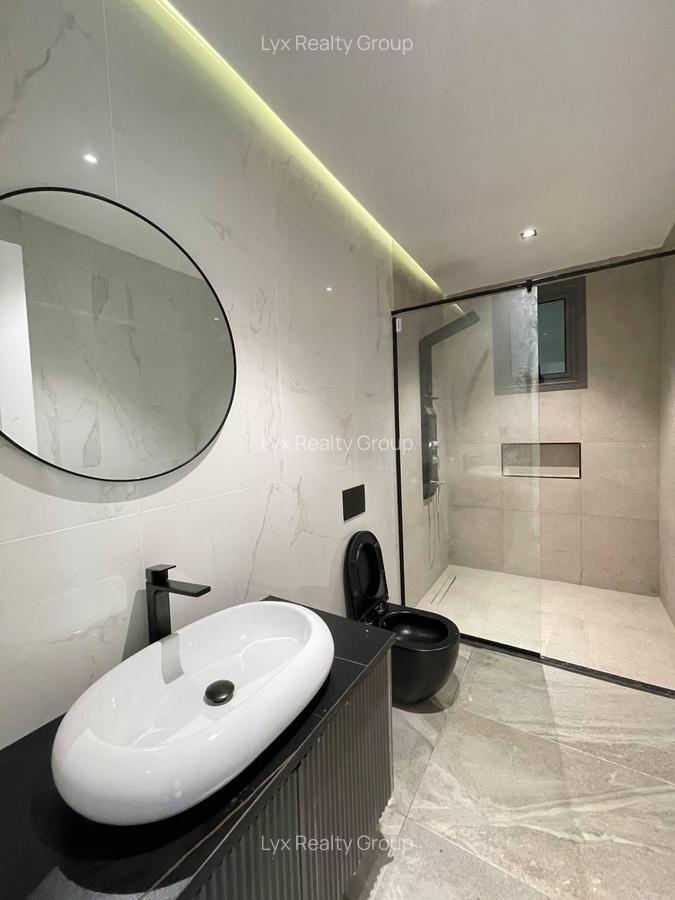 5 Bed Villa with En Suite in Lavington - 7