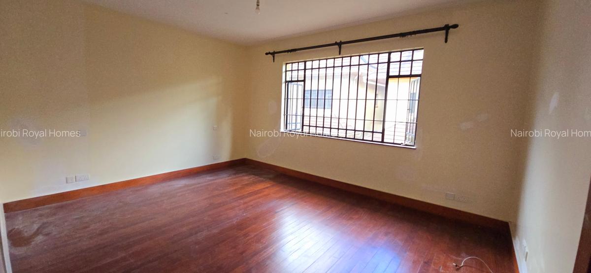 5 Bed Townhouse with En Suite at Lavington Green - 12