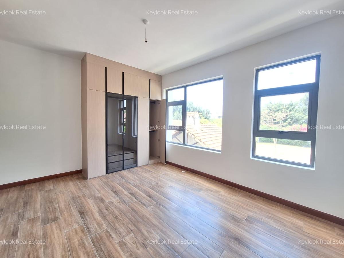 5 Bed Townhouse with En Suite at Lavington - 16