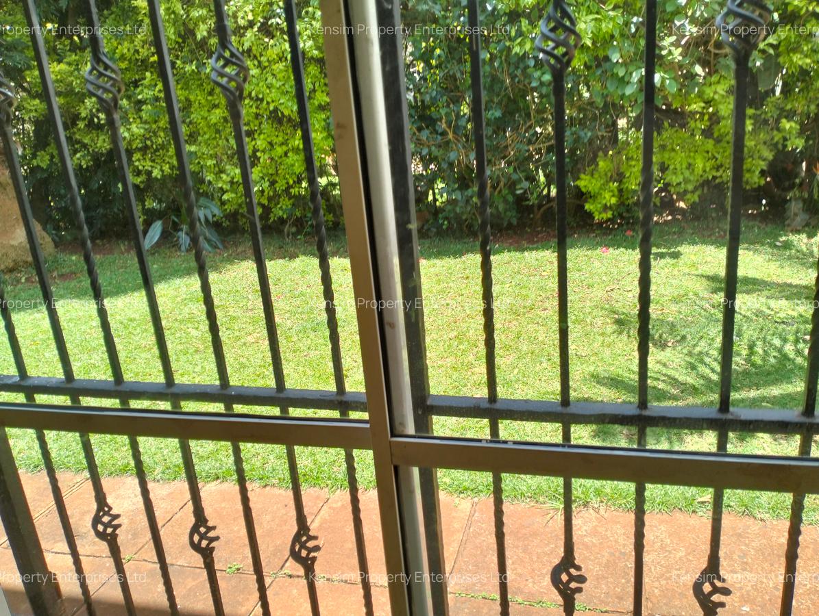 5 Bed Townhouse with En Suite in Brookside - 4