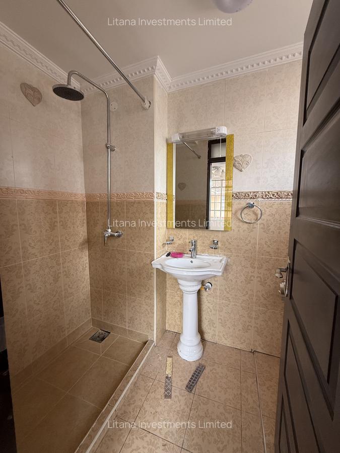 5 Bed Townhouse with En Suite in Lavington - 12