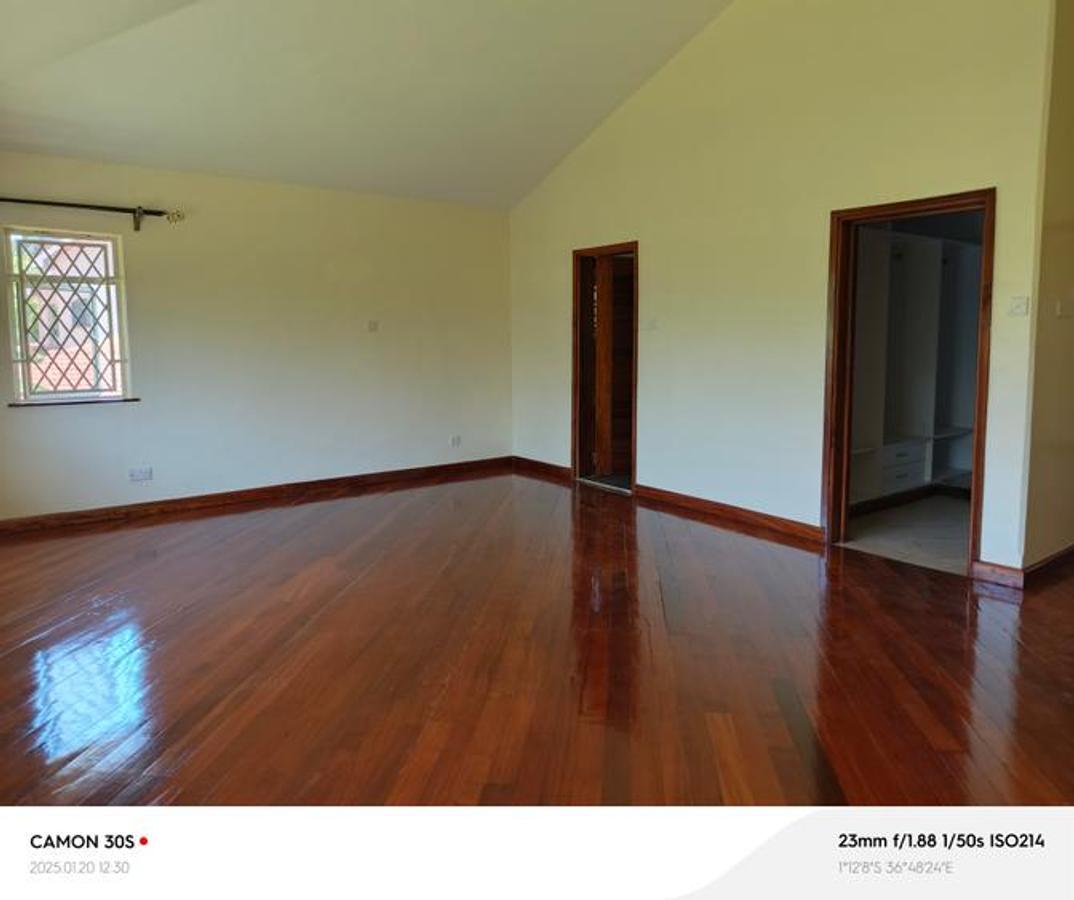 5 Bed House with En Suite in Runda - 16