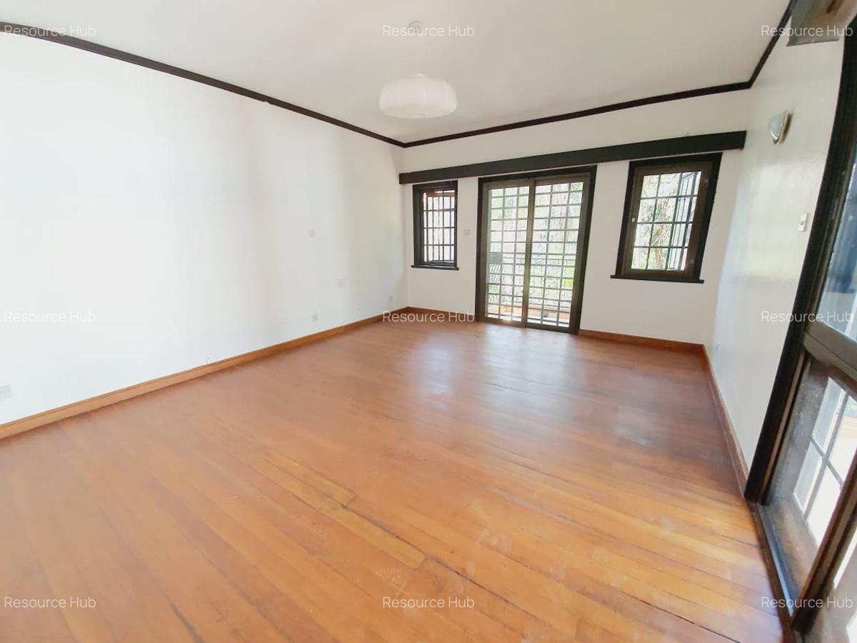 4 Bed Townhouse with En Suite at Riverside - 17