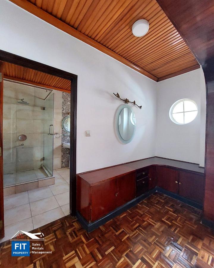 4 Bed Townhouse with En Suite in Westlands Area - 12