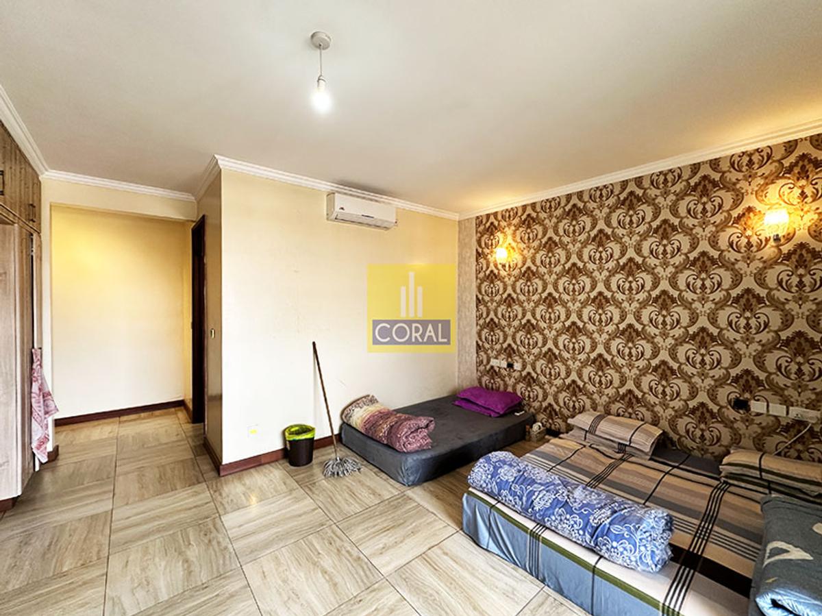 3 Bed Apartment with En Suite in Parklands - 12