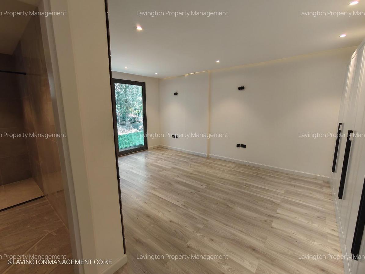 5 Bed Villa with En Suite at Lavington Green - 10