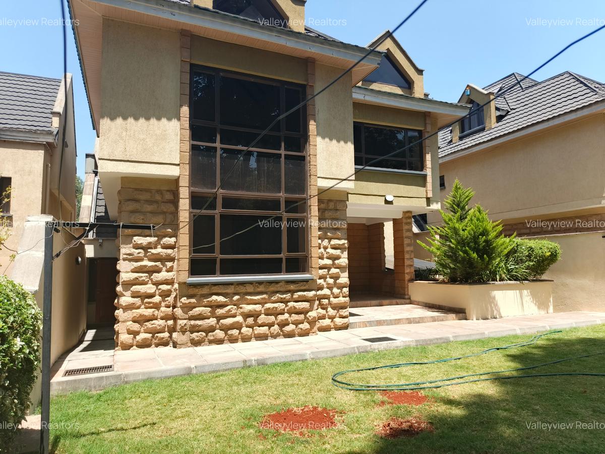 5 Bed Townhouse with En Suite at Lavington - 14