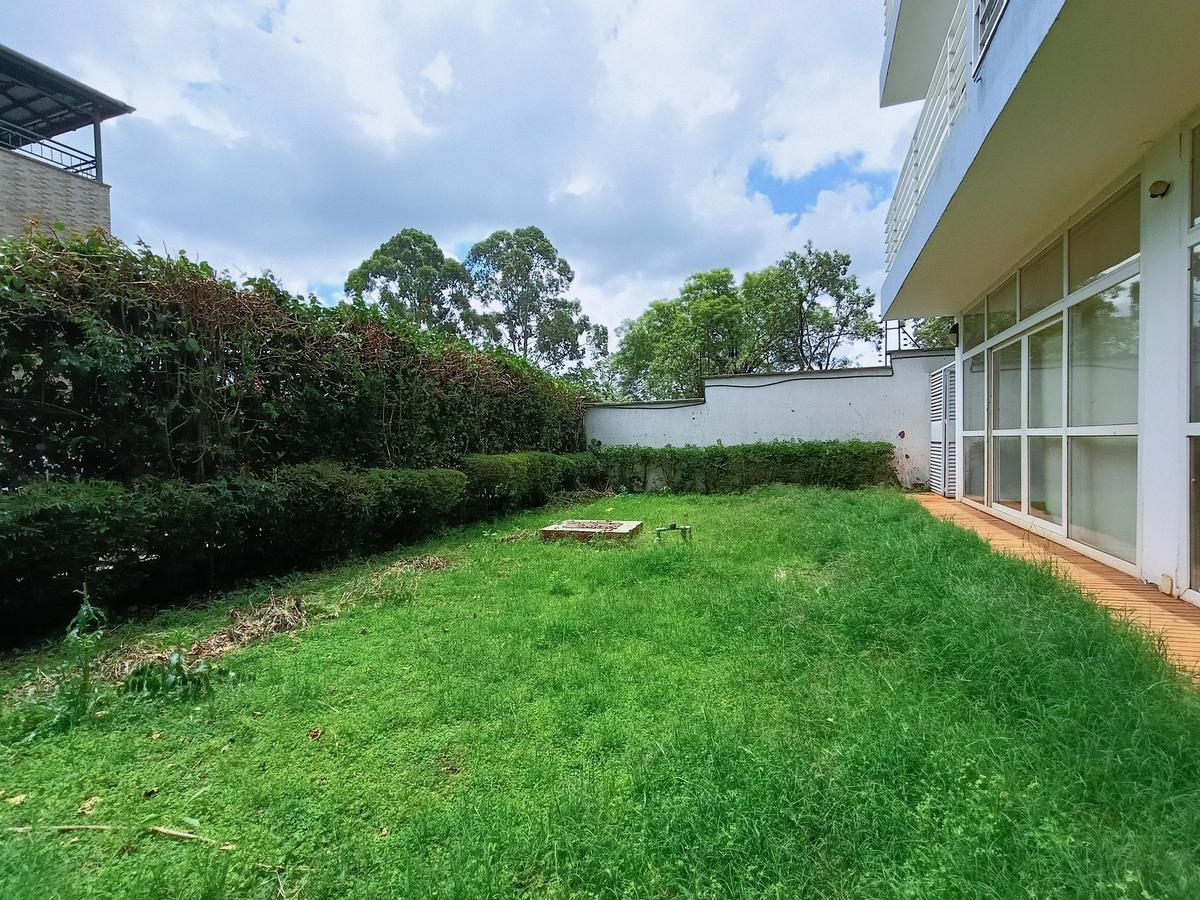 5 Bed Townhouse with En Suite in Lavington - 3